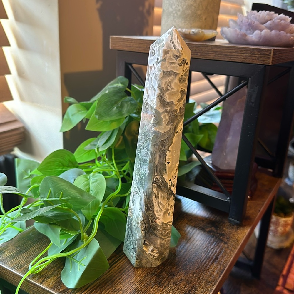 Sparkling moss agate tower